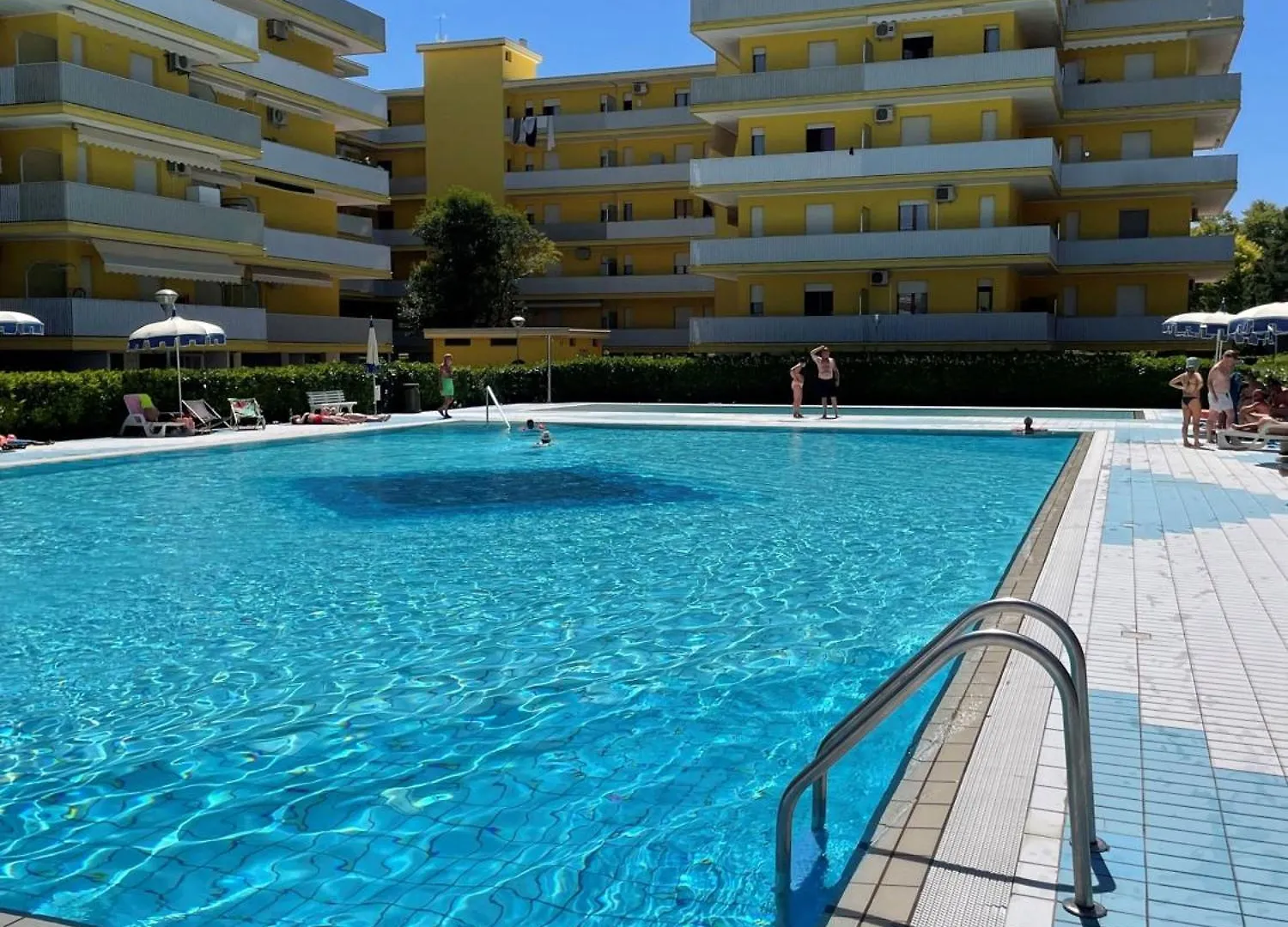 Bibione Getaway - Comfy Flat In Residence Apartment