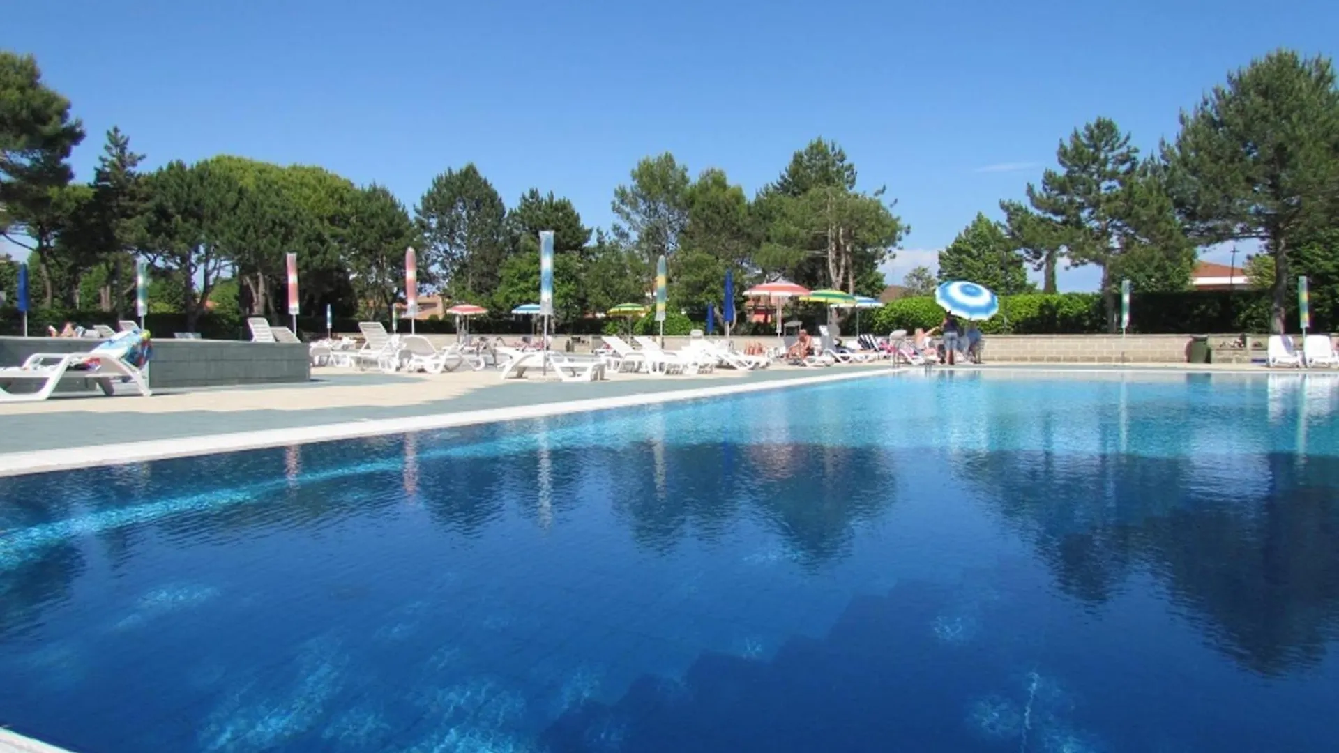 Bibione Getaway - Comfy Flat In Residence Apartment
