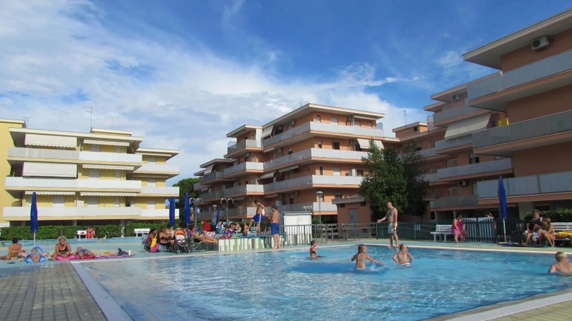 Apartment Bibione Getaway - Comfy Flat In Residence Italy