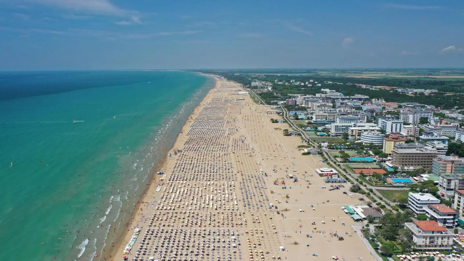 Bibione Getaway - Comfy Flat In Residence Apartment